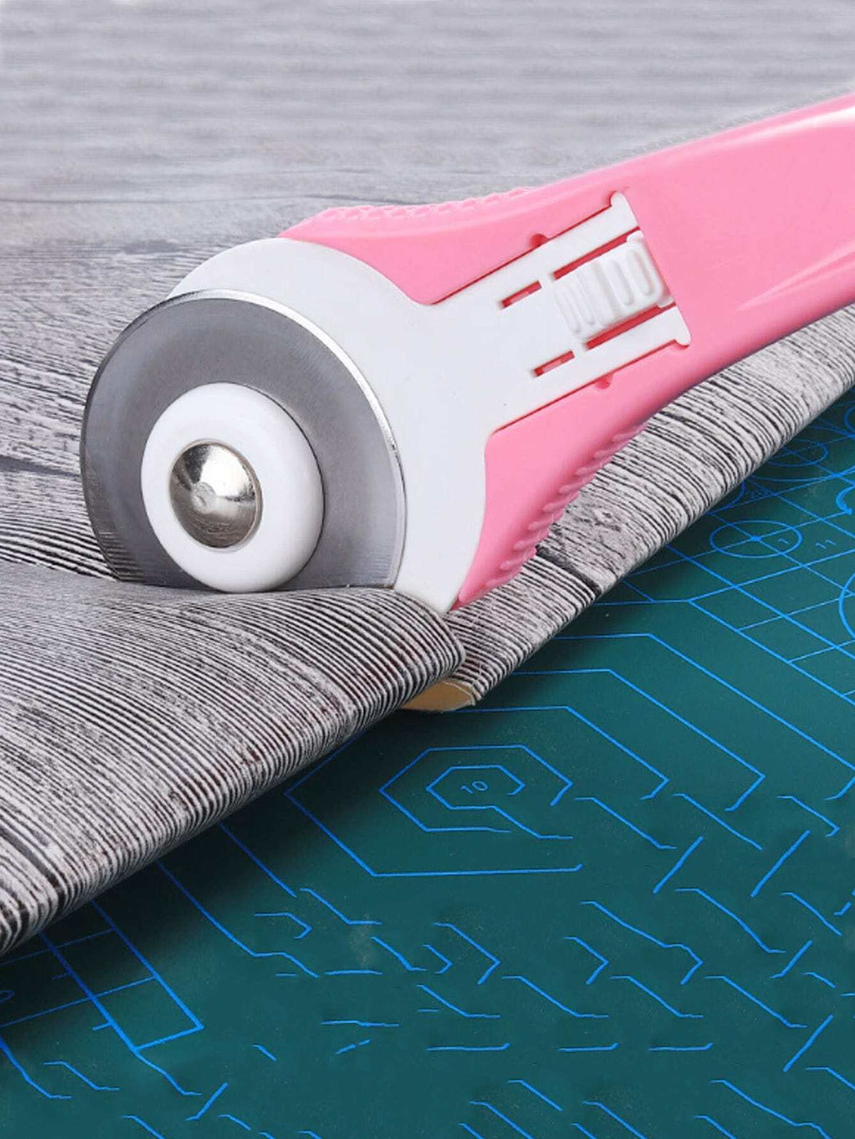 1pc Pink Fabric Cutting Roller Cutter