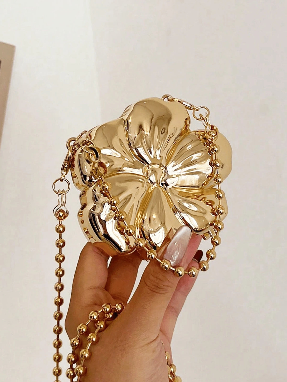 Chic Mini Chain Bag For Women Petal Design Evening Bag Gold/Silver Color Shoulder Bag Hard Shell Handbag For Gift Party Date Night Cruise Essential