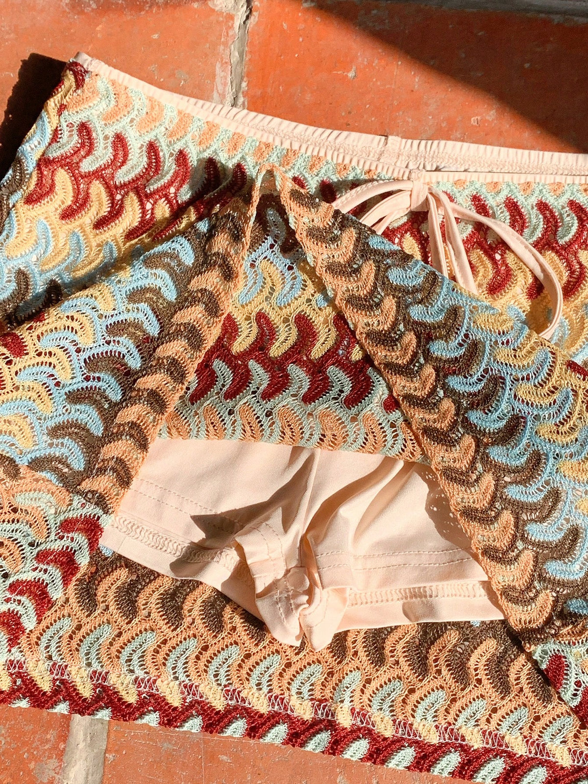 Comfortcana Women's Knitted Mini Skirt: Brown And Blue Wave Pattern Short Skirt With Knot Detail Vacation Autumn 1960s Vintage 70s Old Money