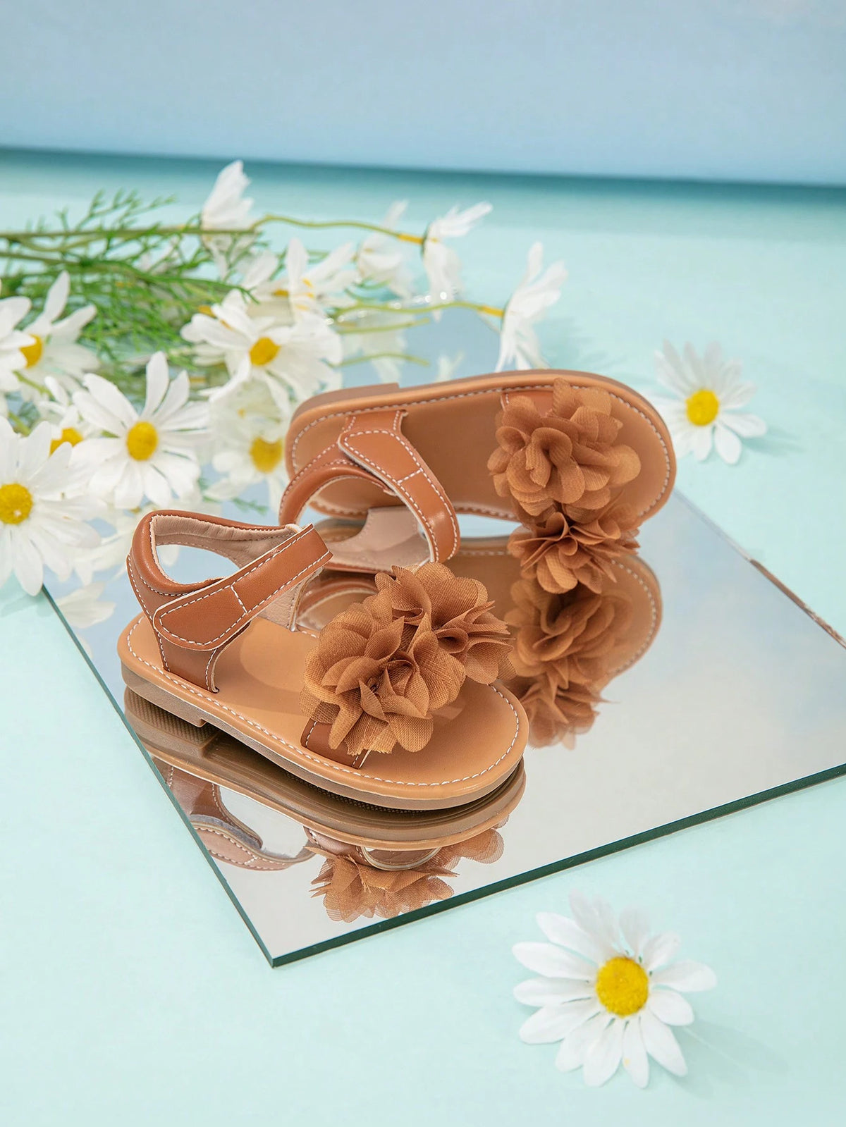 Cute Brown Floral Decorated Sandals For Infants And Toddlers