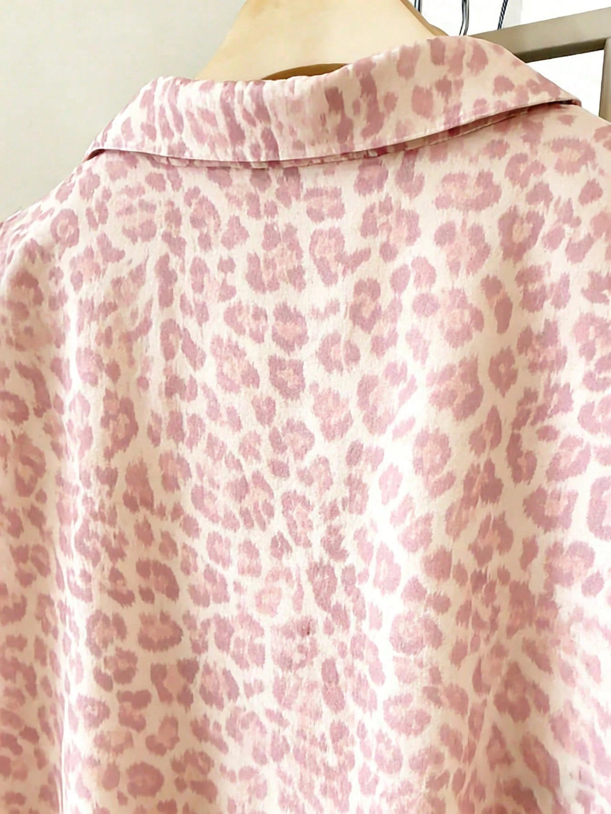 Franclia Women's Casual Loose Long Sleeve Leopard Print Shirt, Minimalist Versatile Spring Fall Everyday Daily Wear Blouse