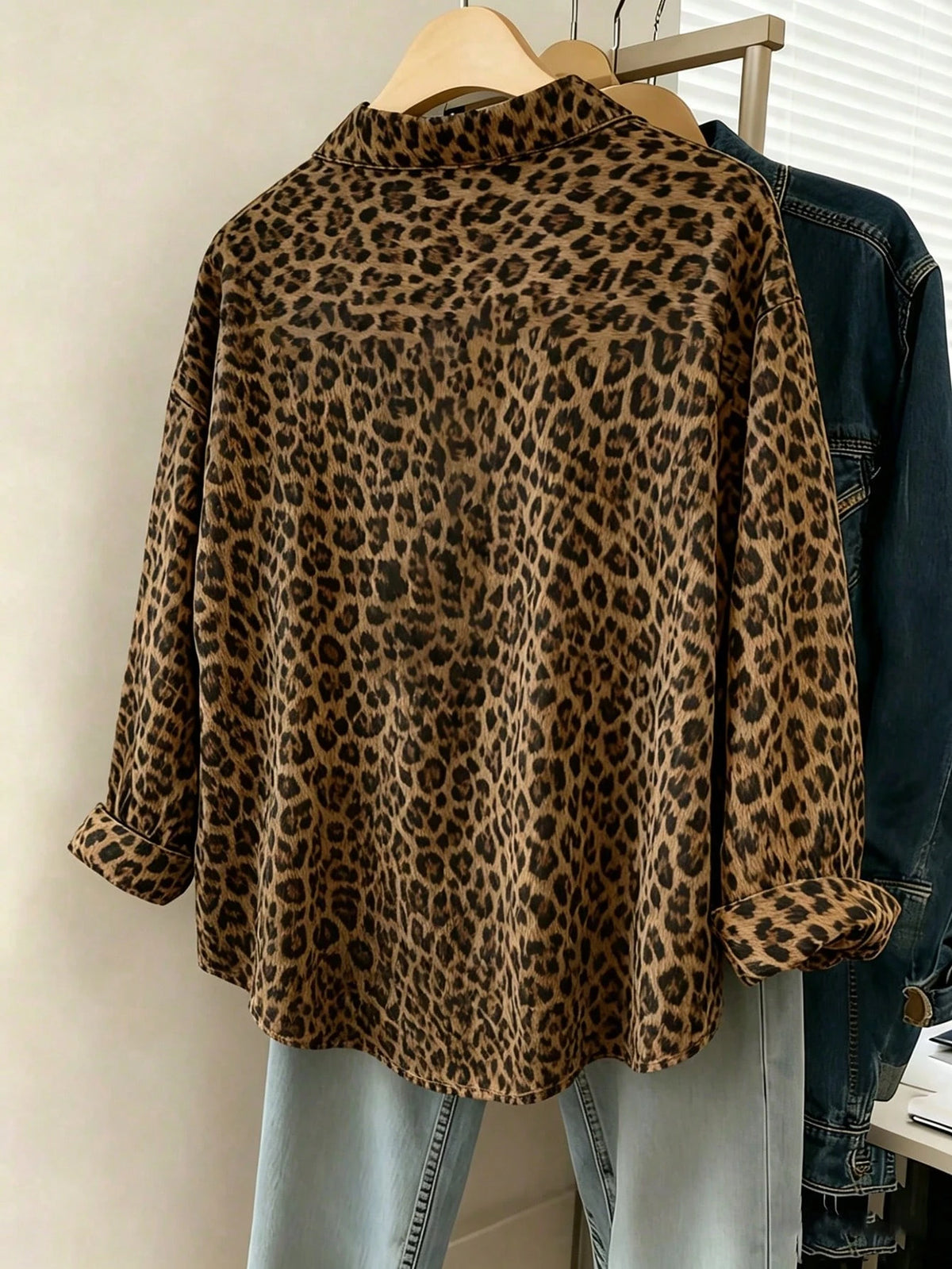Franclia Women's Casual Loose Long Sleeve Leopard Print Shirt, Minimalist Versatile Spring Fall Everyday Daily Wear Blouse