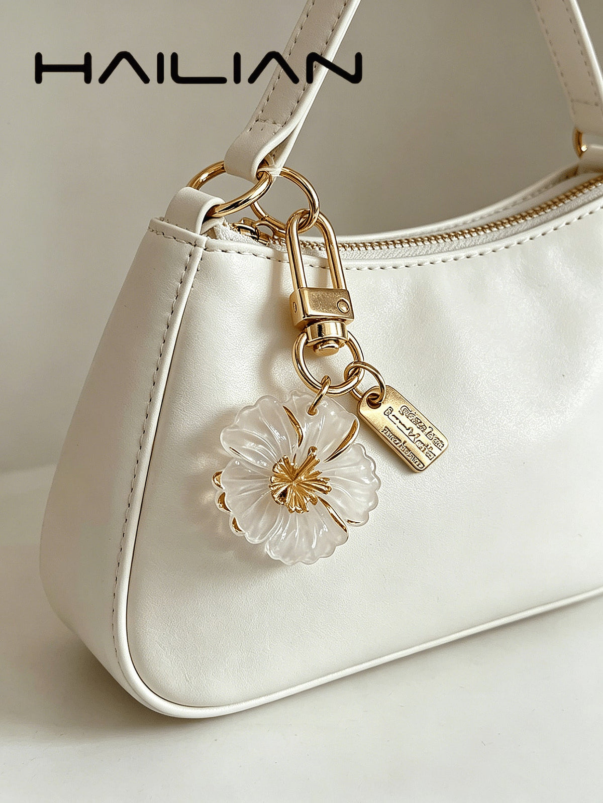 HAILIAN Gradient Floral Resin Pendant, Gold-Edged Alloy Keychain, Ins-Style Aesthetic Charm, Minimalist Fashion Handbag Accessory