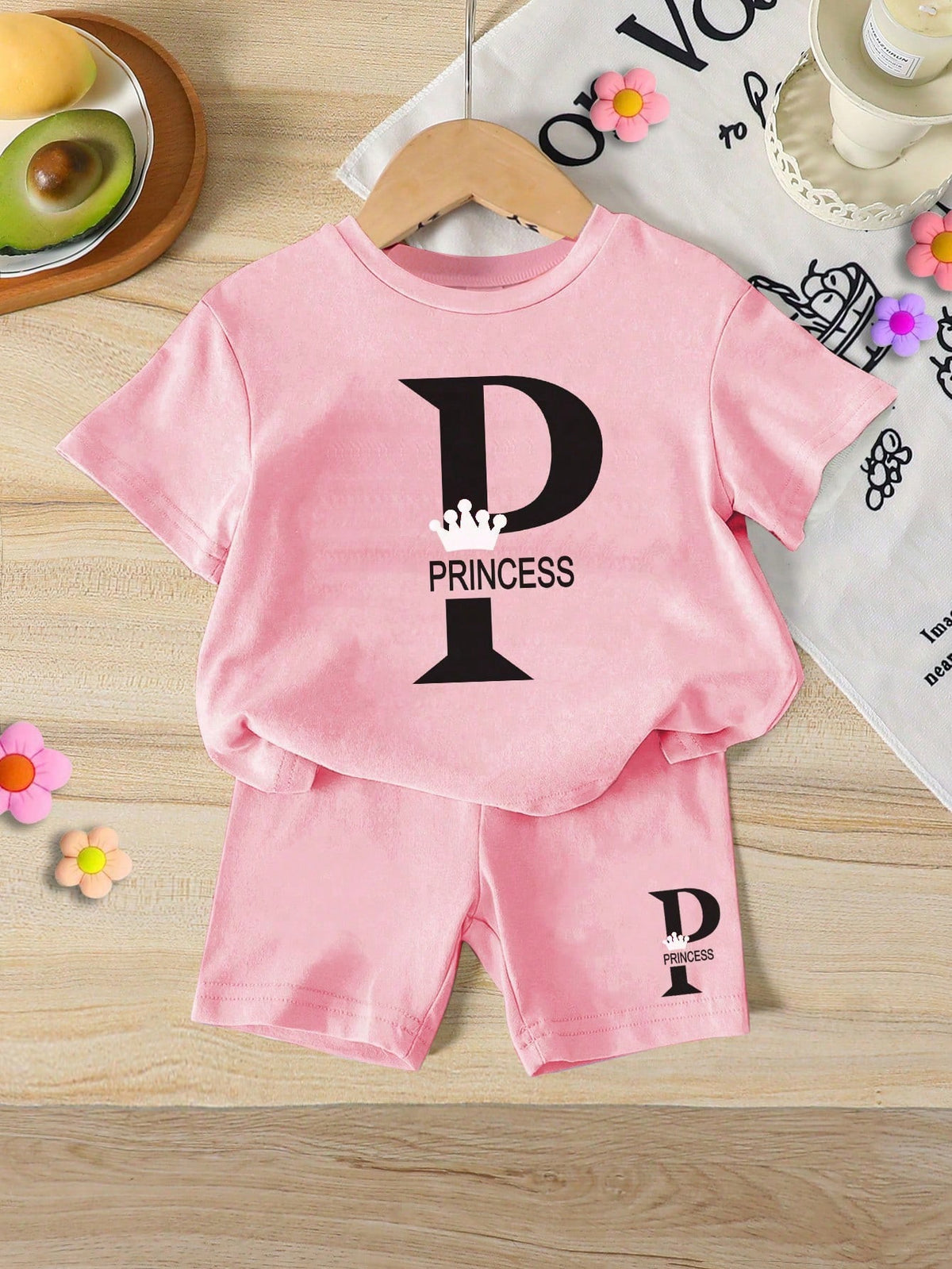Souflis Souflis 1 Set Baby Girls Fashion Sweet Cute Plaid "MAMA'S GIRL" Letter Print Short Sleeve Round Neck T-Shirt And Plaid Shorts Set, Suitable For Casual And Outing Wear, Summer Outfits