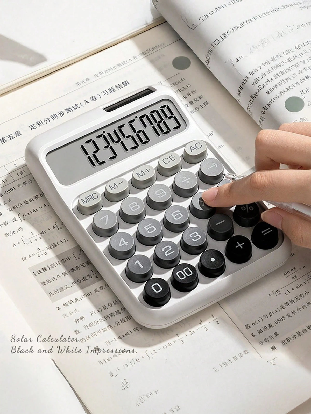 tonxiyuemu 1pc Dual Power Ombre Color Calculator, 12-Digit Wide Screen Display, Flexible Mechanical Keys, Large Size Body, Solar + Battery Powered, Suitable For School, Exam, Office, Front Desk, Back